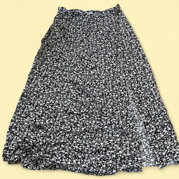 Dresses & Skirts - Black and white floral High Waist midi skirt with Slit #floral #midi
